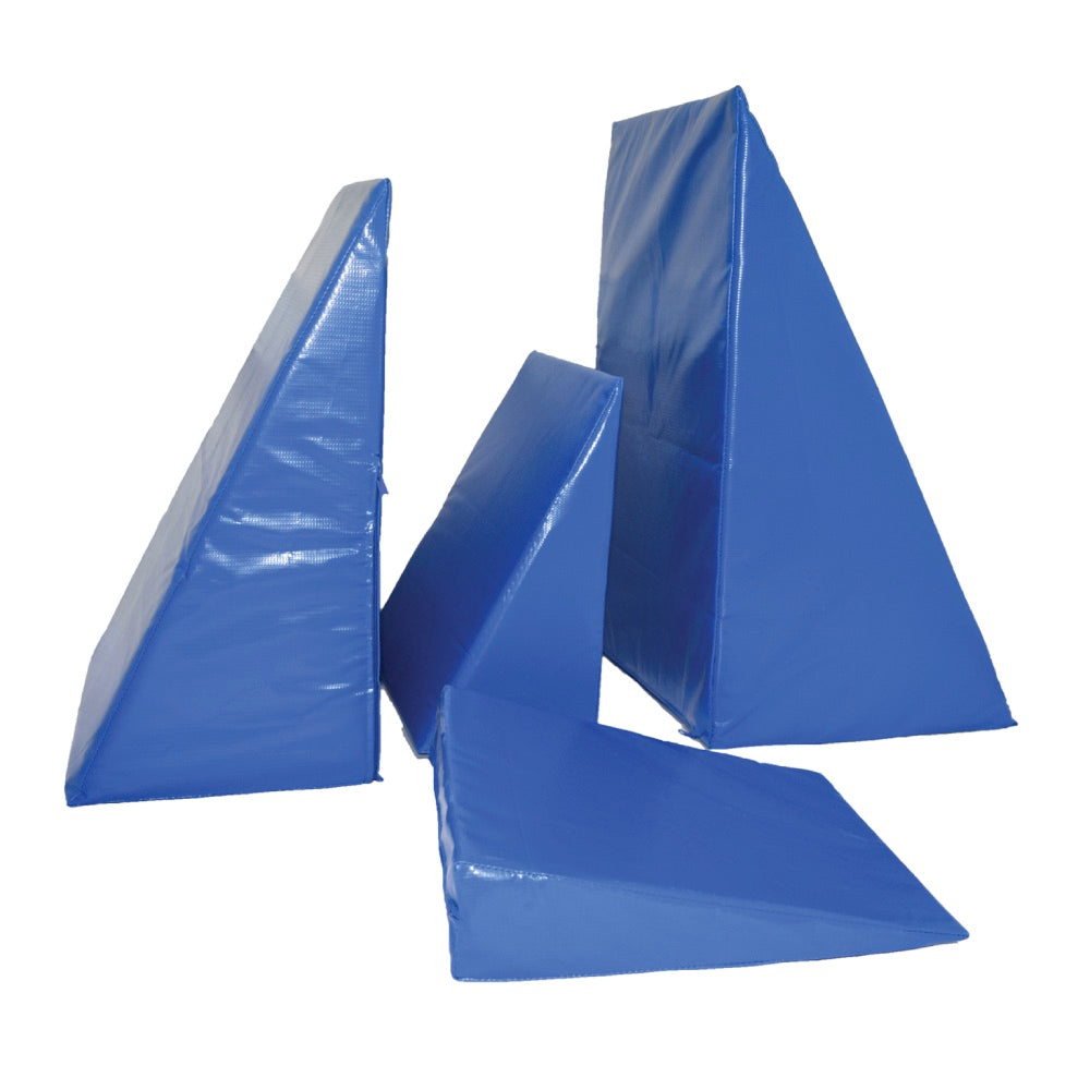 Set de cuñas terapéuticas Beracah Medica en cuatro medidas para fisioterapia, con diferentes alturas y formas.