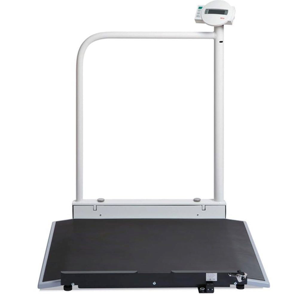 Báscula para silla de ruedas Beracah Médica con transmisión inalámbrica, pasamanos y ruedas de transporte.