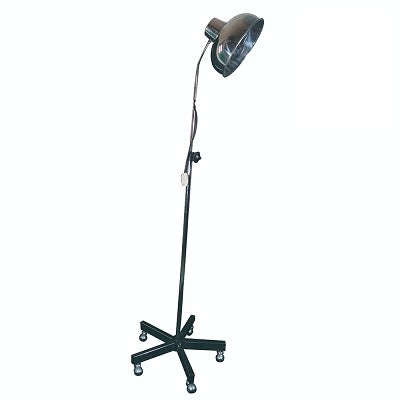 Lámpara de chicote con pie rodable, base triple pulida, diámetro 5.5 cm, altura ajustable 155-225 cm, marca Beracah Médica.
