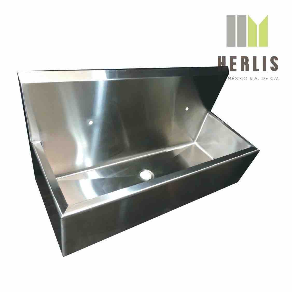 Lavabo doble para cirujano MSI en acero inoxidable, 150x60x76 cm con válvula de sensor, de Beracah Medica.