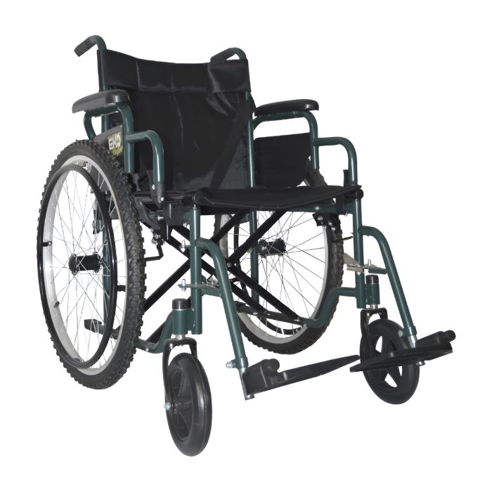 Silla de ruedas de acero de 18 pulgadas de la marca Beracah Medica, con estructura robusta y ruedas traseras grandes.
