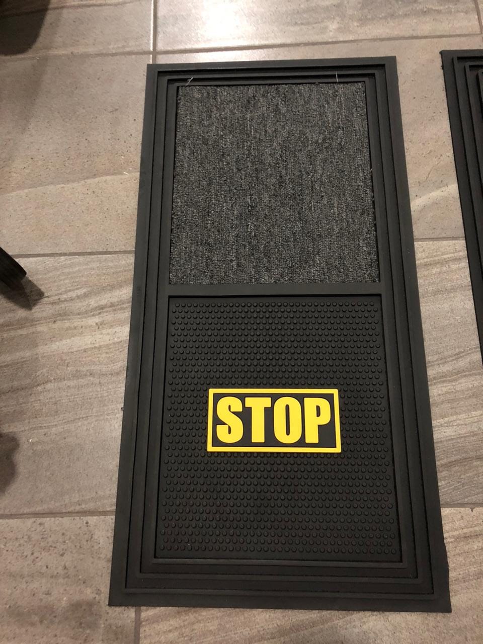 Double-Basin Sanitizing Mat 90 x 44 STOP